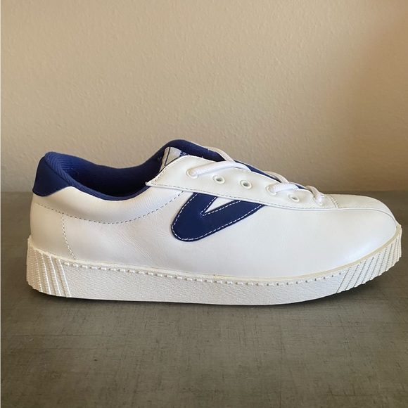 Women’s Tretorn Nylite Leather Tennis shoe. Size 8.5 - Picture 3 of 4